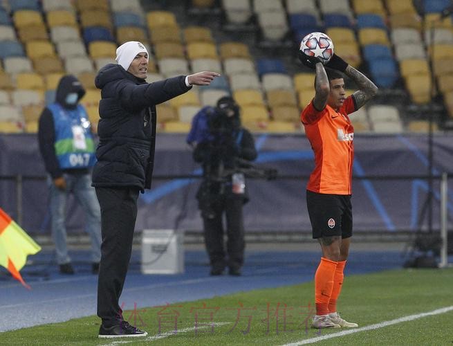 皇马输给曼城 齐达内的用人和临场指挥受到批评 皇马输给曼城 齐达内的用人和临场指挥受到批评