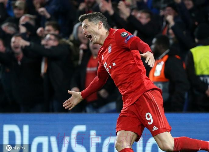 年薪860万 波兰媒体披露皇马当年邀莱万合同细节